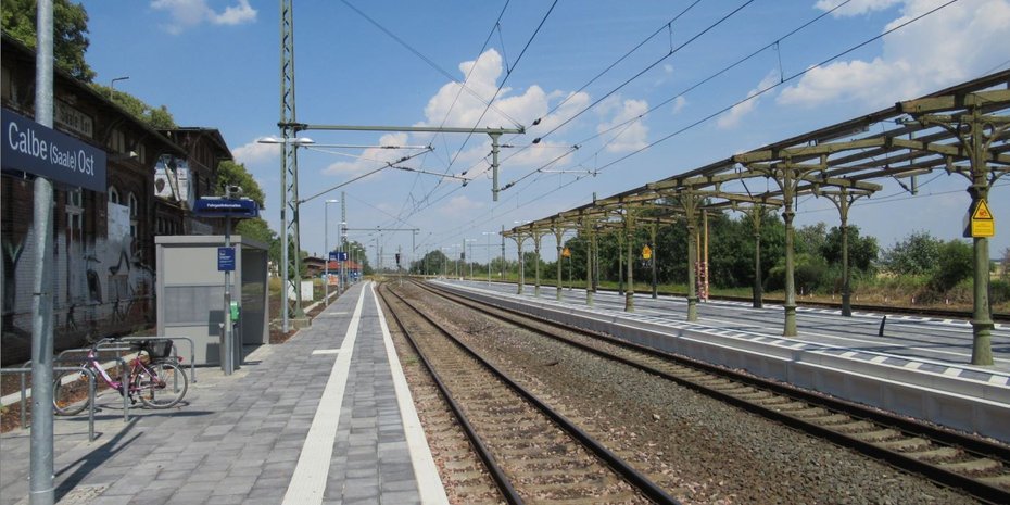Im Sommer 2017 waren die Bauarbeiten vorangeschritten, bis Frühjahr 2019 erfolgt noch der Rückbau des Bahnsteigdachs und der Neubau der Wetterschutzanlagen.