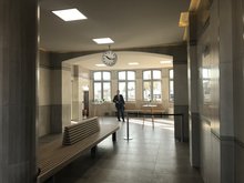 Die Bahnhofshalle lädt zum Verweilen ein.