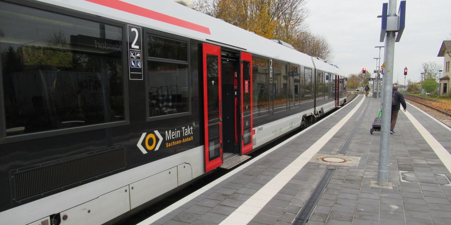 Der neue Mittelbahnsteig wurde 2021 fertiggestellt.