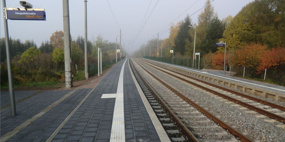Ende Oktober 2015 waren die Bahnsteige saniert, die Ausstattung wurde zwischenzeitlich auch komplettiert..