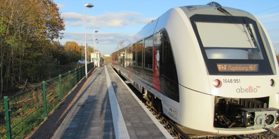 Seit Sommer 2019 halten die Regionalbahnen am modernisierten Bahnsteig in Strenzfeld.